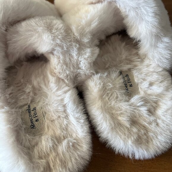 Abercrombie Fitch Faux Fur Slippers Sz Sm/XS Criss Cross Slip On Open Toe Slides - Picture 3 of 7